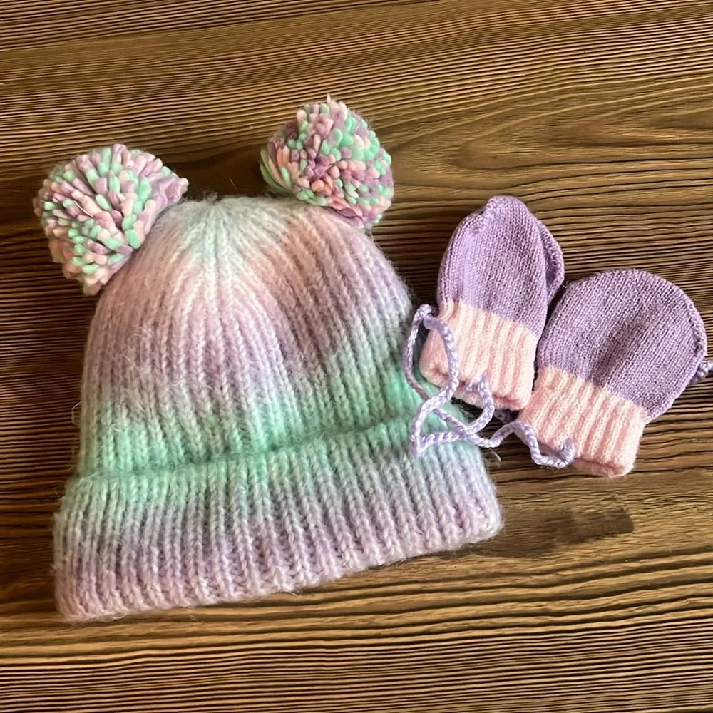 3-PC Baby Girls 2 Winter Beanies and Mittens Size 6-12m